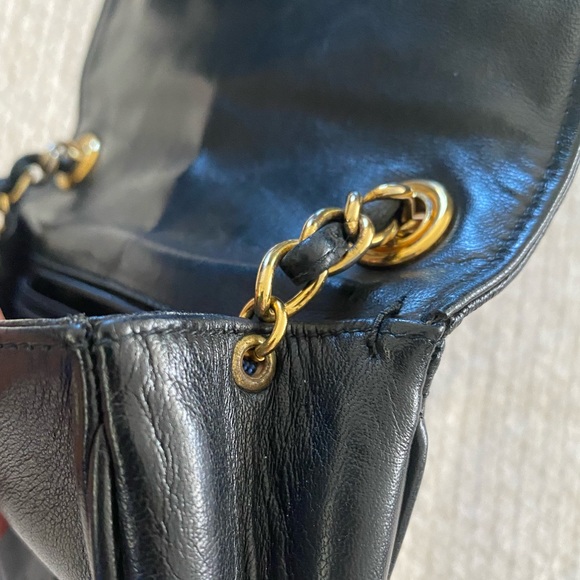 Chanel Vintage Lambskin Stitched CC Logo Small Crossbody Chain Flap Bag - Picture 8 of 17